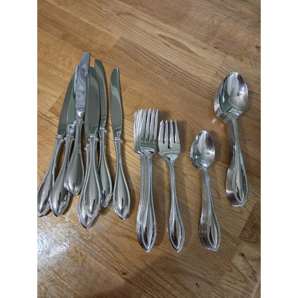 ONEIDA Stainless Arbor-American Harmony 37 Piece Stainless Set